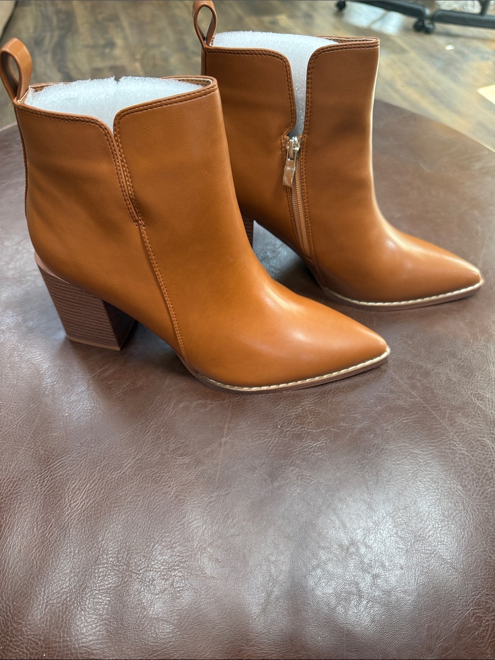Womenโs Cognac Pointed-Toe Block Heel Ankle Boots